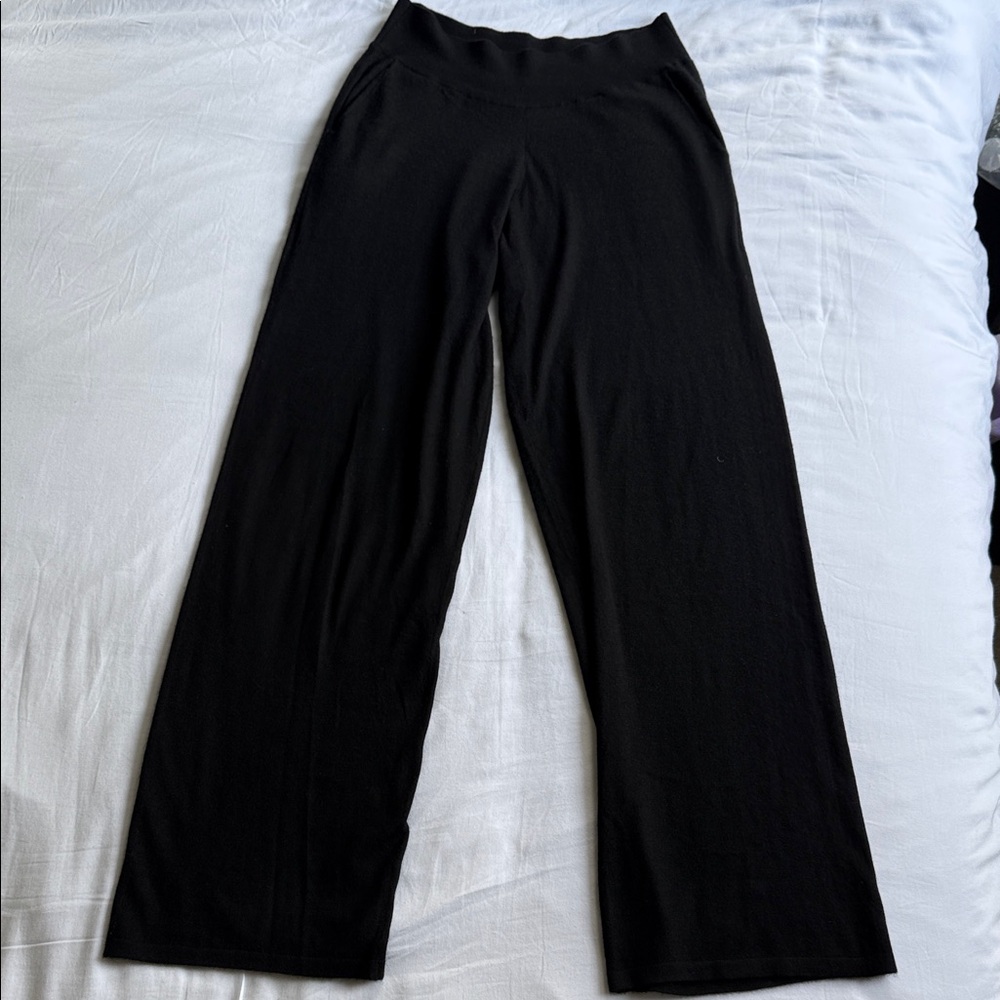 Woman’s wide leg cashmere pull on pant. Large
Haveloos Frenckenberger